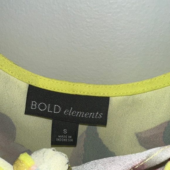BOLD elements Yellow Floral Off-Shoulder Blouse - Picture 2 of 3